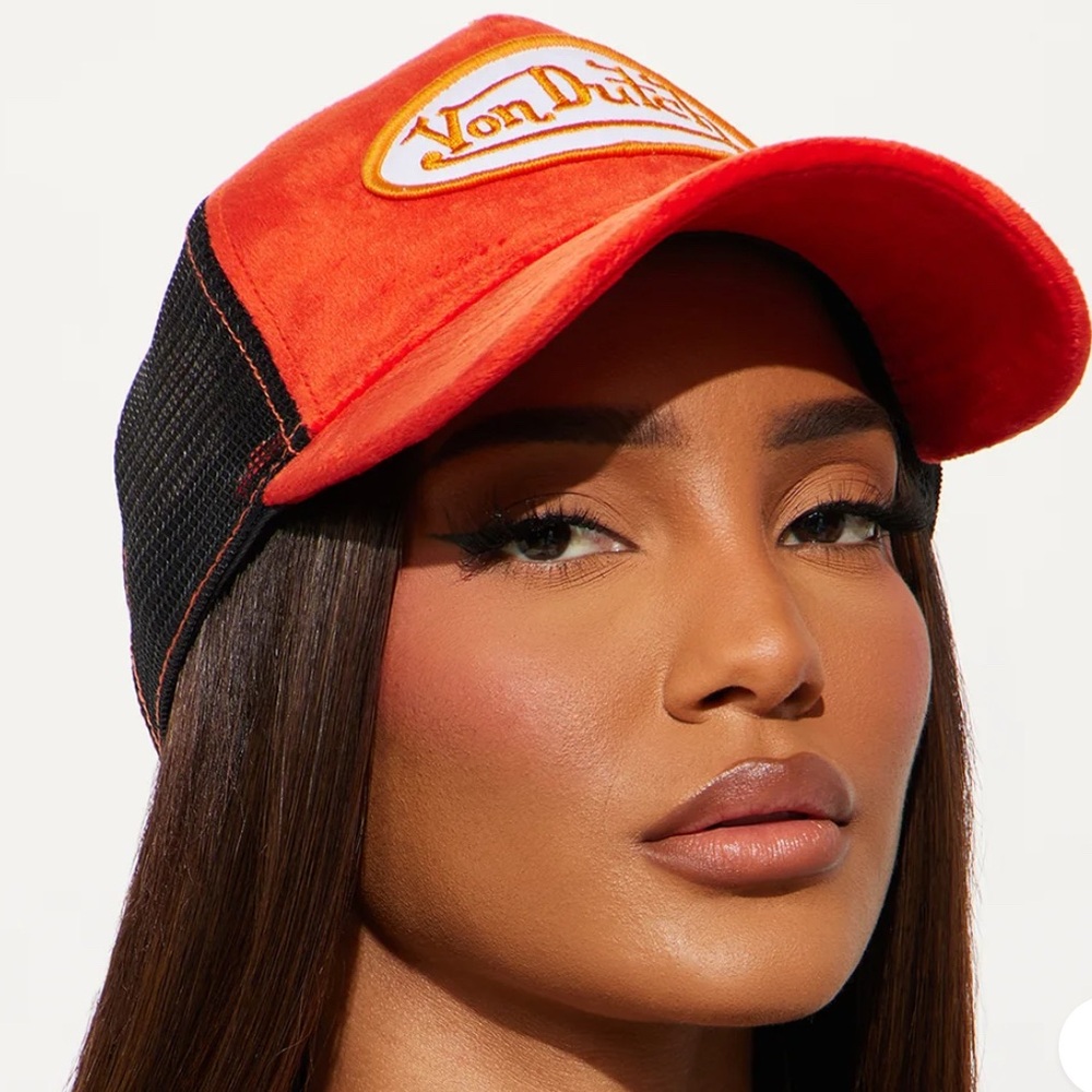 VON DUTCH, TRUCKER HAT. 100 % Authenticity!!!
ELEVATE YOUR STYLE. Brand NEW!🔥🔥